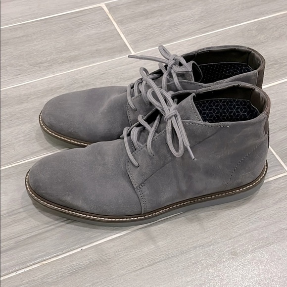 Gray Suede Men's Clark’s Chukka Boots size 8.5 - Picture 1 of 7